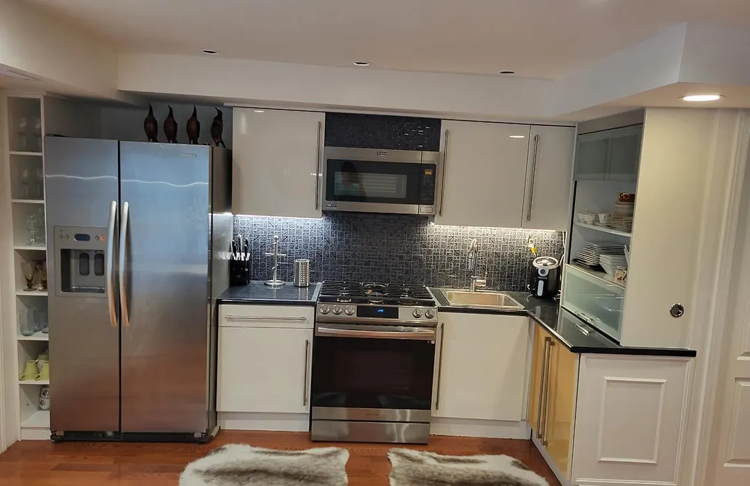 Downtown Toronto House Central 2Bed 2Bath Subway Free Parking-1