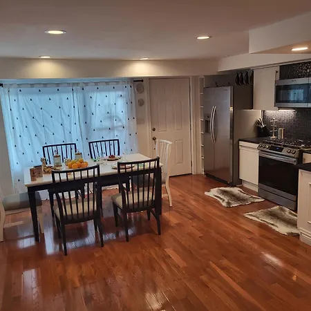 Downtown Toronto House Central 2Bed 2Bath Subway Free Parking-3